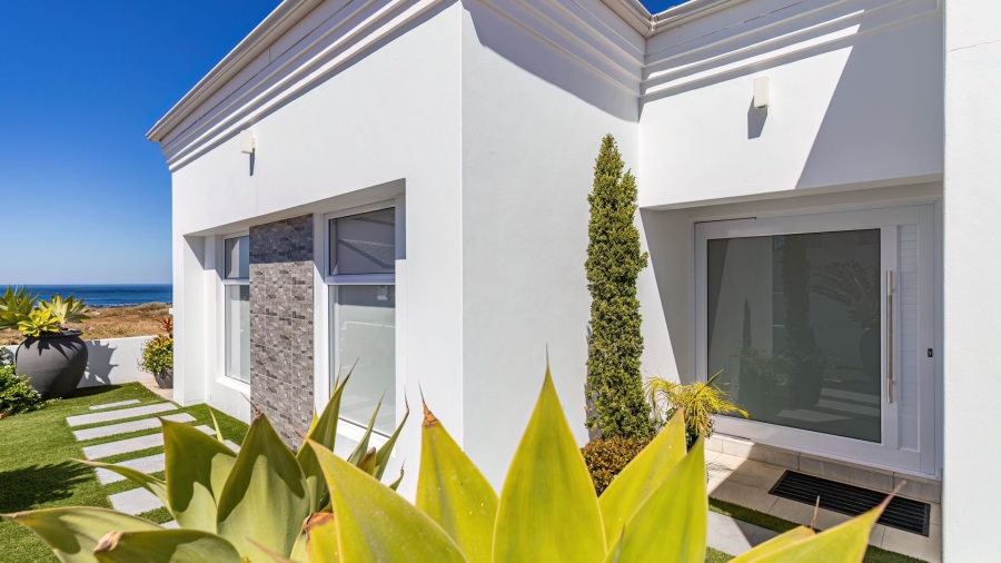 4 Bedroom Property for Sale in Sandy Point Beach Estate Western Cape